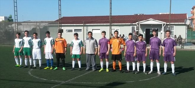 Liseler arası Futbol turnuvasında finale gelindi.
