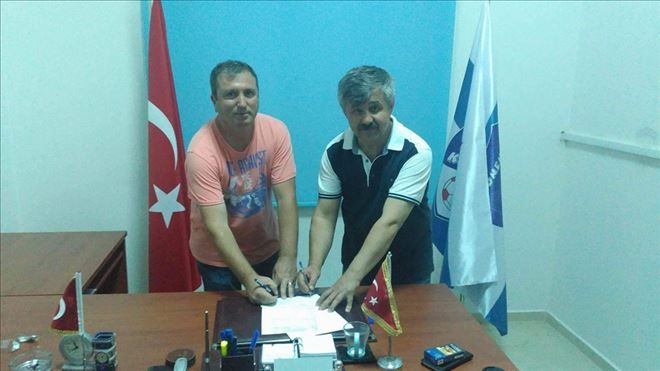 Karşıyakaspor, Antrenör Erol Öztürk ile anlaştı.