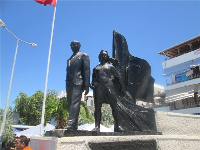 Avşalılar, Atatürk anıtına sahip çıktı