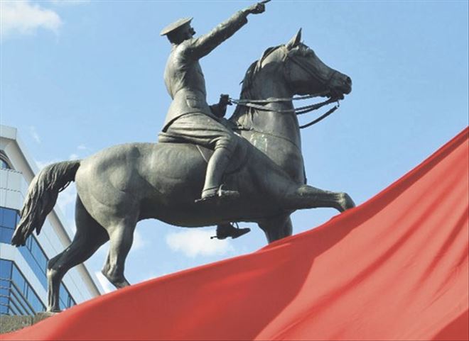 Bandırma´ya yeni Atatürk anıtı