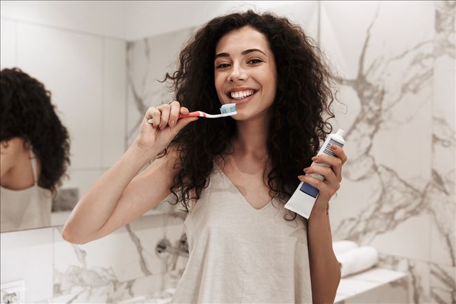  Diş fırçalarken kaçınılması gereken 10 hata