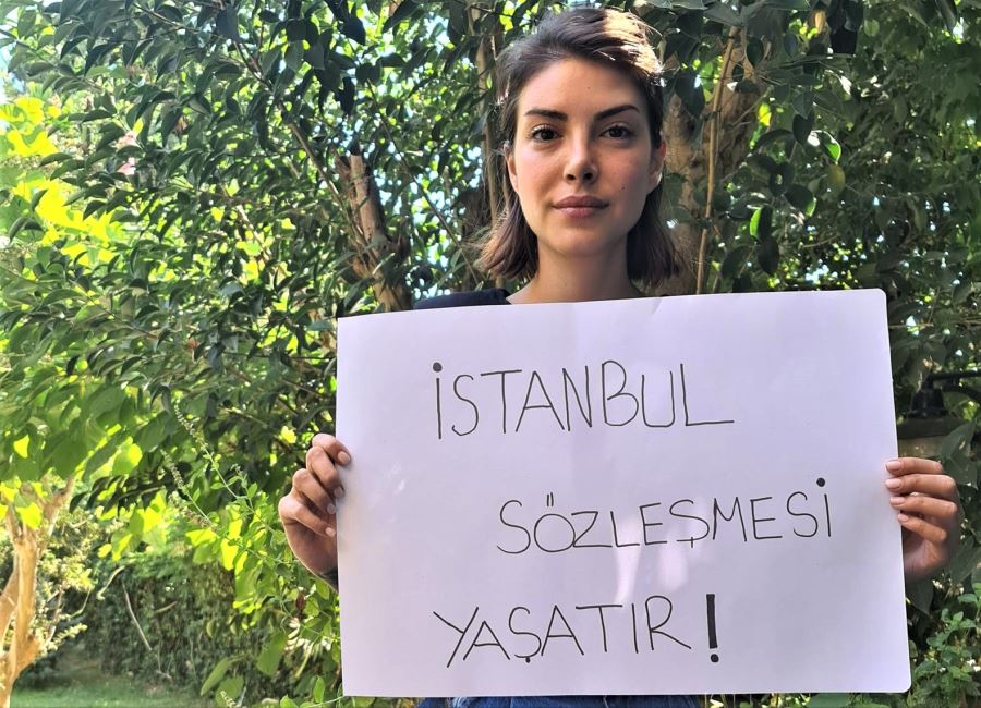 İstanbul Sözleşmesi için pankart açtı!