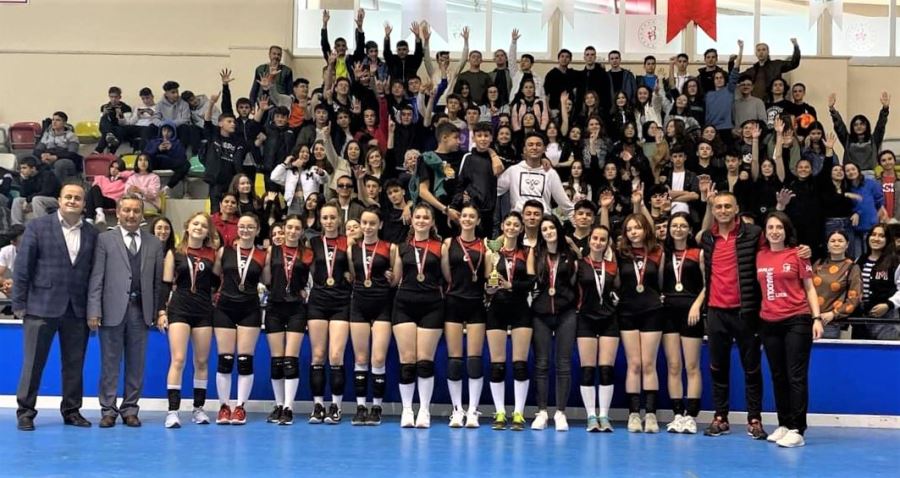 Susurluk Anadolu Lisesi Kız Voleybol Takımı il birincisi oldu.