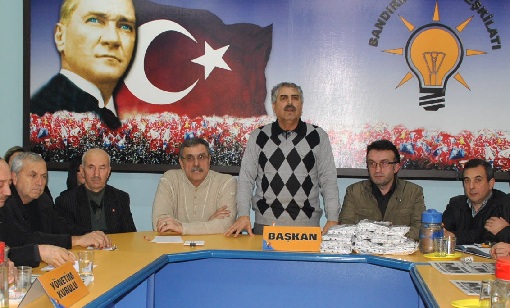 AKP ilçe başkanlığında yarışa Kasapoğlu`da eklendi.