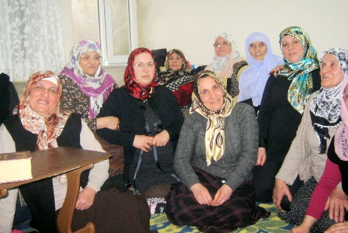 AK Parti kadın kollarından Uşşâkî Vakfını ziyaret etti.