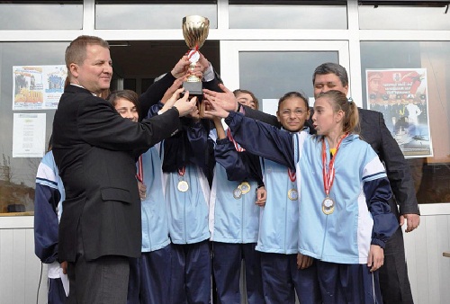 Atletizm`de Erdek Halitpaşa Kupa ve Madalyaları topladı.