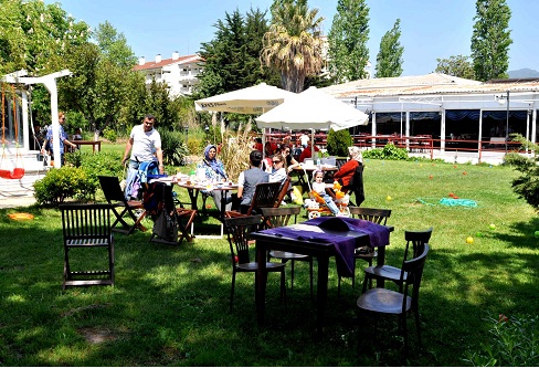 Pınar otel şenlendi