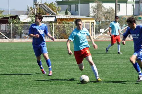 Özel maçta Tayfuspor Çelikspor`u 4-3 yendi.
