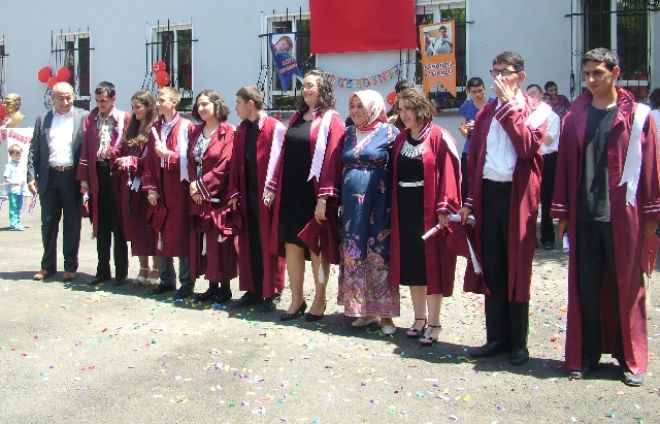 Ş. Mustafa Boz`da mezuniyet sevinci