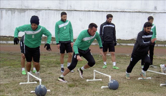 Gönen beş oyuncusu ile yollarını ayırdı.