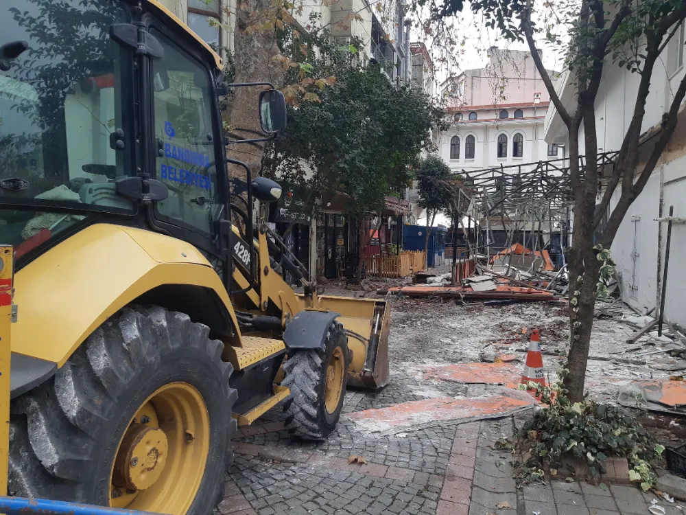 Belediye işgallere kepçeyi dayadı