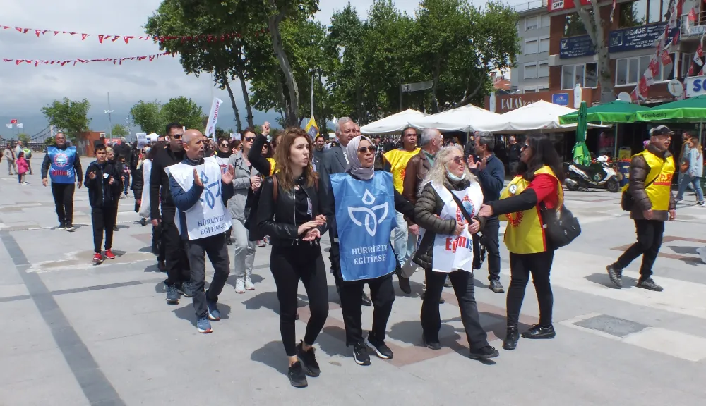  Öğretmenlerin topuk sesleri!...