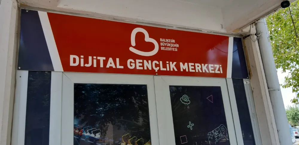 Senin yakınlığın bu kadar mı ?  Ahmet...