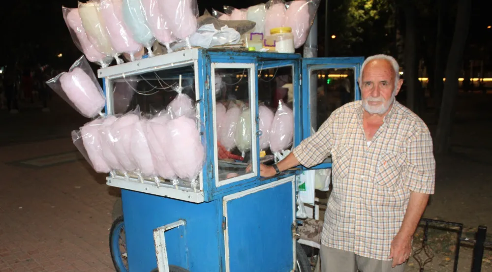 Çocuklar hem pamuk helvayı, hemde pamuk dedeyi seviyor