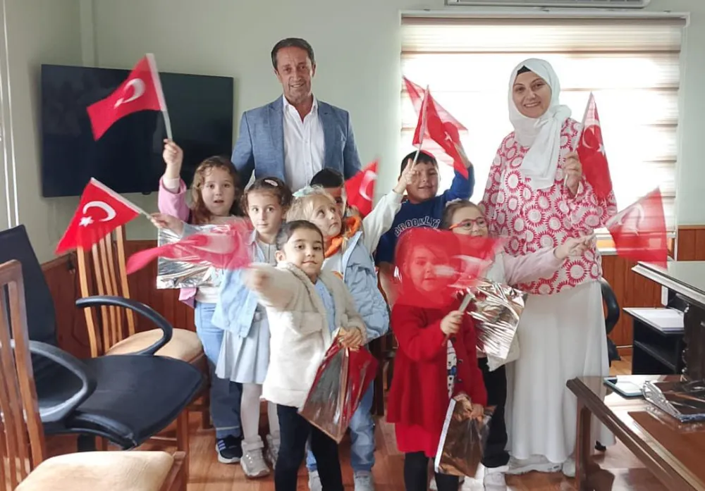 Minik öğrencilerden Tatlısu Mahallesi muhtarlığına ziyaret