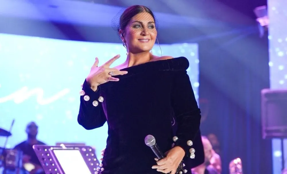 SİBEL CAN’DAN İNCİLERLE BEZELİ İHTİŞAM!