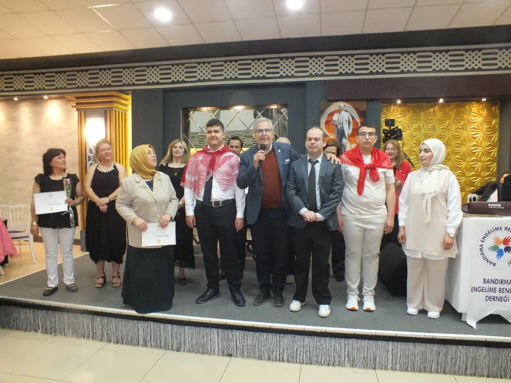Engelli gençlere asker kınası 