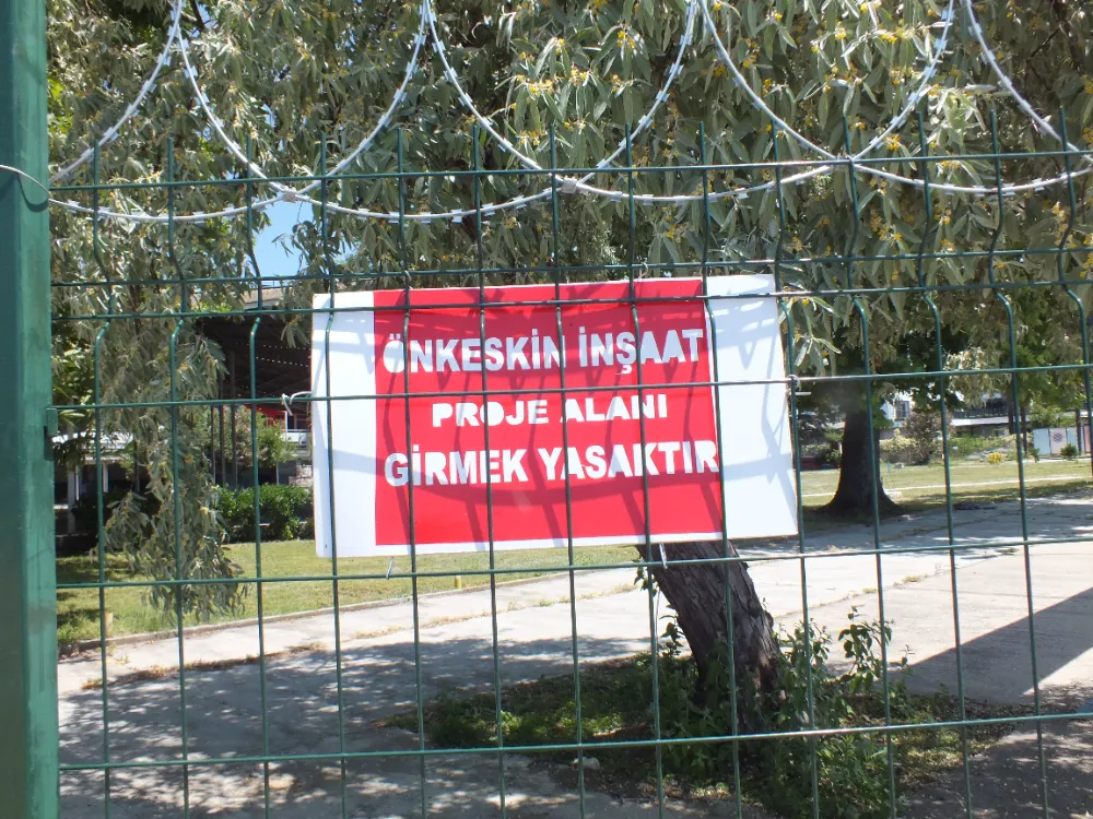 Dikenli teli olan çevirdi!...