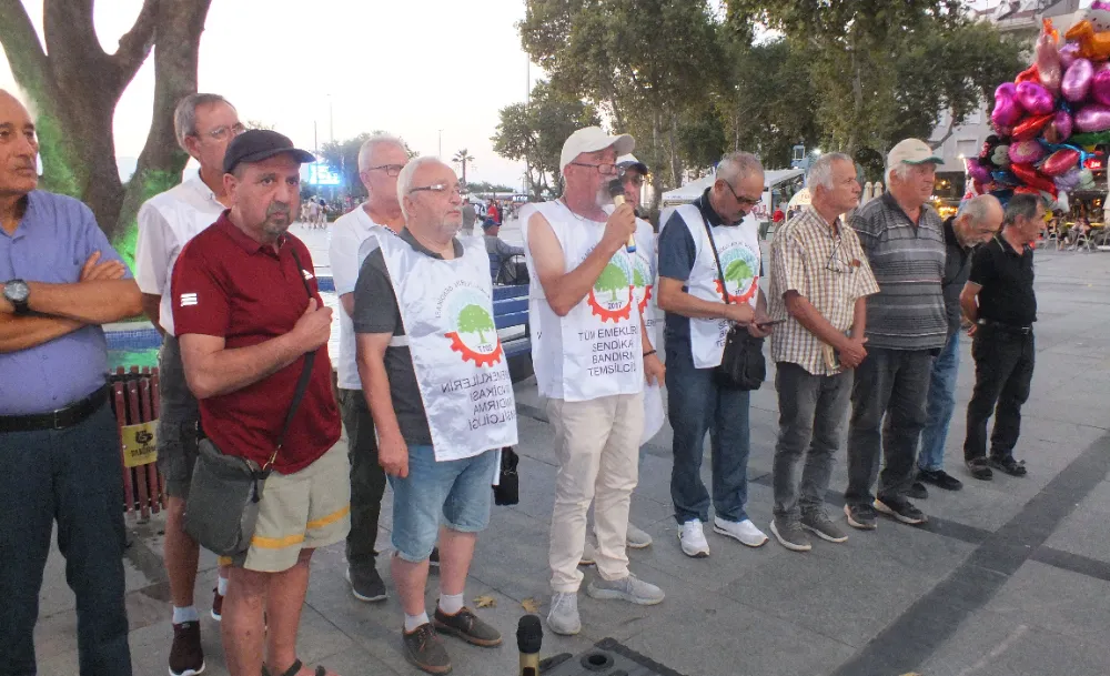 TÜM EMEKLİ-SEN ORMAN ŞEHİTLERİ İÇİN MEYDANA İNDİ