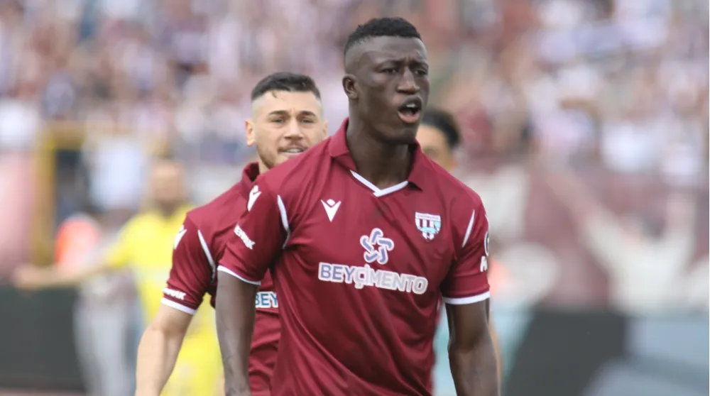 Keny, Başakşehir’den ayrıldı