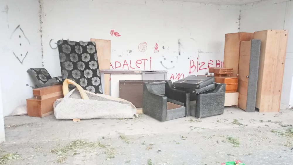 Eski çeşme çöplüğe dönüştü