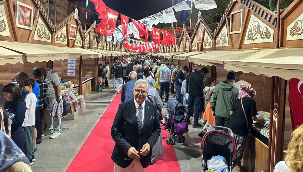 EDEBİYAT, SANAT VE MÜZİK CUMHURİYET MEYDANINDA BULUŞTU