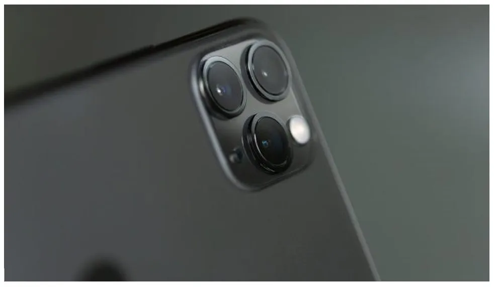 iPhone 17 Tasarımı ve Renk Seçenekleri: Estetikte Radikal Bir Değişim mi Bekleniyor?