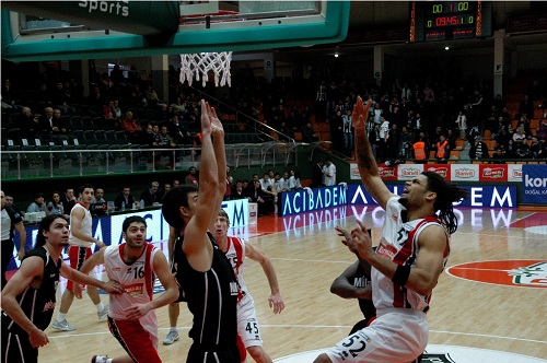 Bandırma Kırmızı 58 Beşiktaş 79