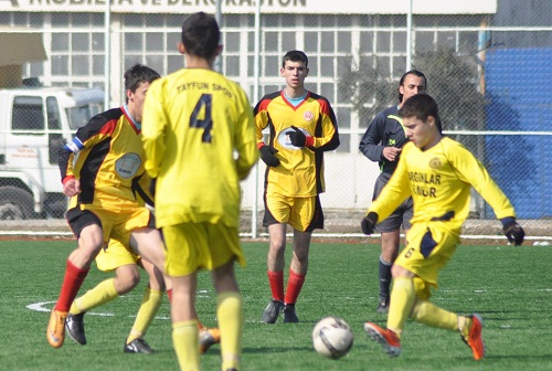 Çelikspor Tayfunspor`u 5-1 yendi.