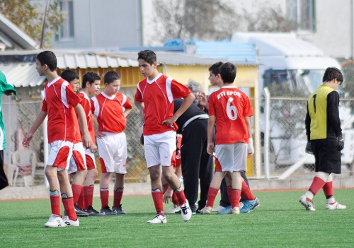 u-15 Gençler`de Erdek Etispor`u 3-1 yendi