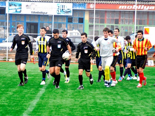 Erteleme maçında Çelikspor, Tayfun`a kendi elleri ile teslim oldu.