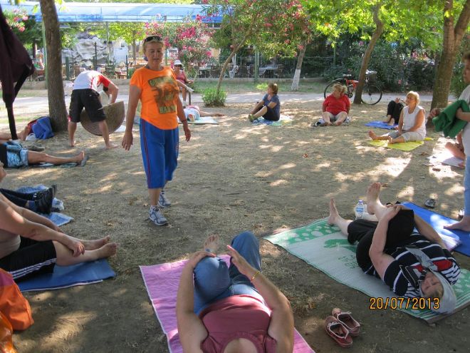 Zeytinlide halka yoga