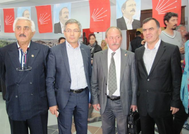 CHP ADAYLARINI ARIYOR