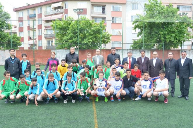 Nerime Yüksel Ortaokulu,Atatürk Kupasının sahibi oldu