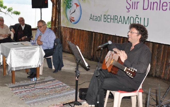 Behramoğlu, Şiir sevdalılarına seslendi.