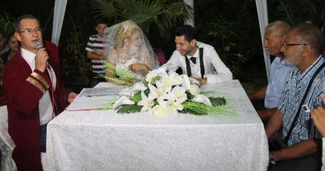 Seda ile Orhan dünya evine girdi