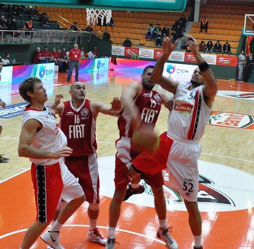 Banvit Kırmızı ; 65  Tofaş ; 69